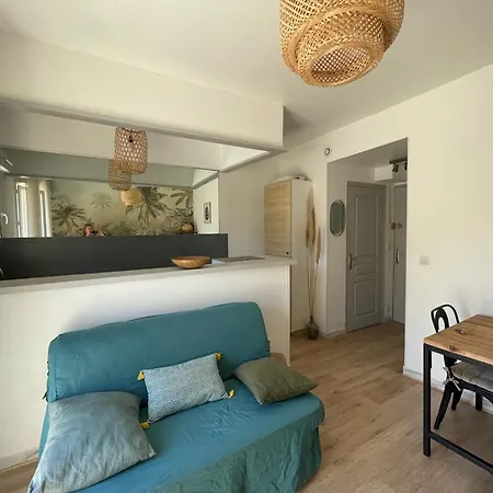 Climatise Avec Balcon A 10 Mn Des Plages