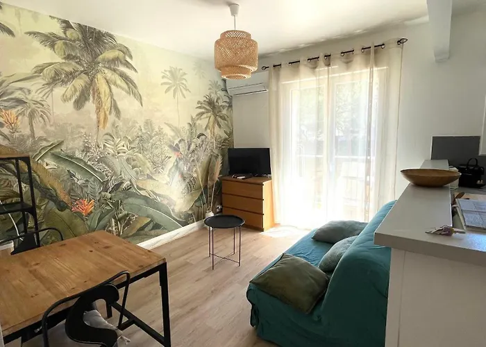 Climatise Avec Balcon A 10 Mn Des Plages *